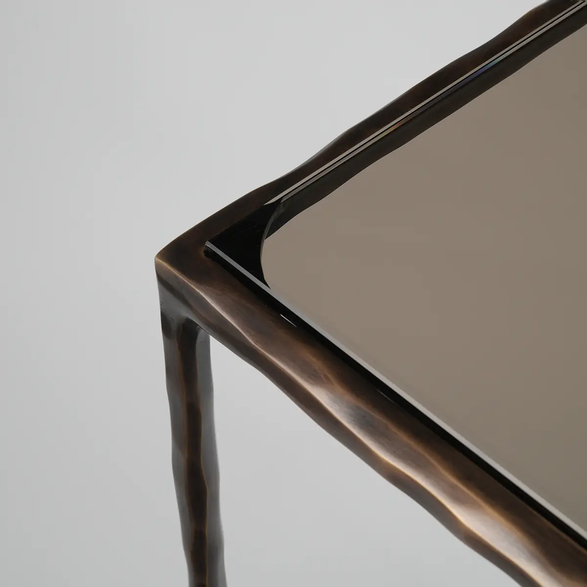 detail forged console bronze dorato